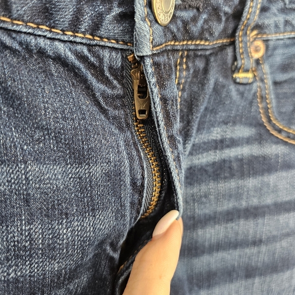 American Eagle Midrise 100% Cotton Raw Hem Denim Shorts Womens Size 10 - Picture 4 of 5